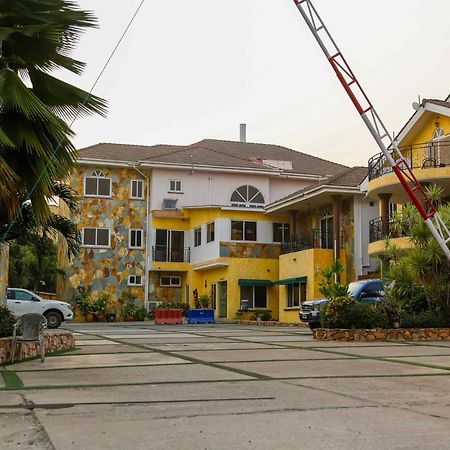Midindi Hotel Acra Exterior foto