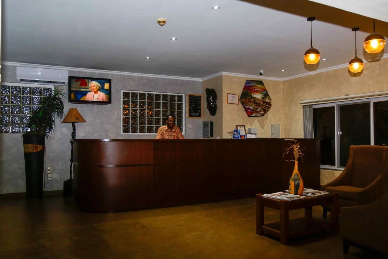 Midindi Hotel Acra Exterior foto