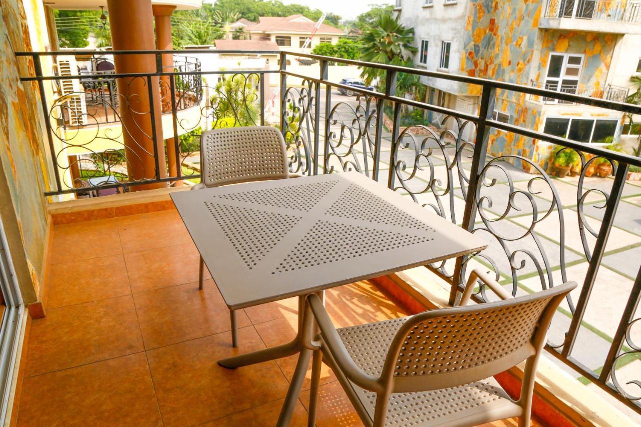 Midindi Hotel Acra Exterior foto