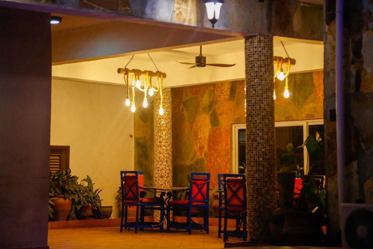 Midindi Hotel Acra Exterior foto