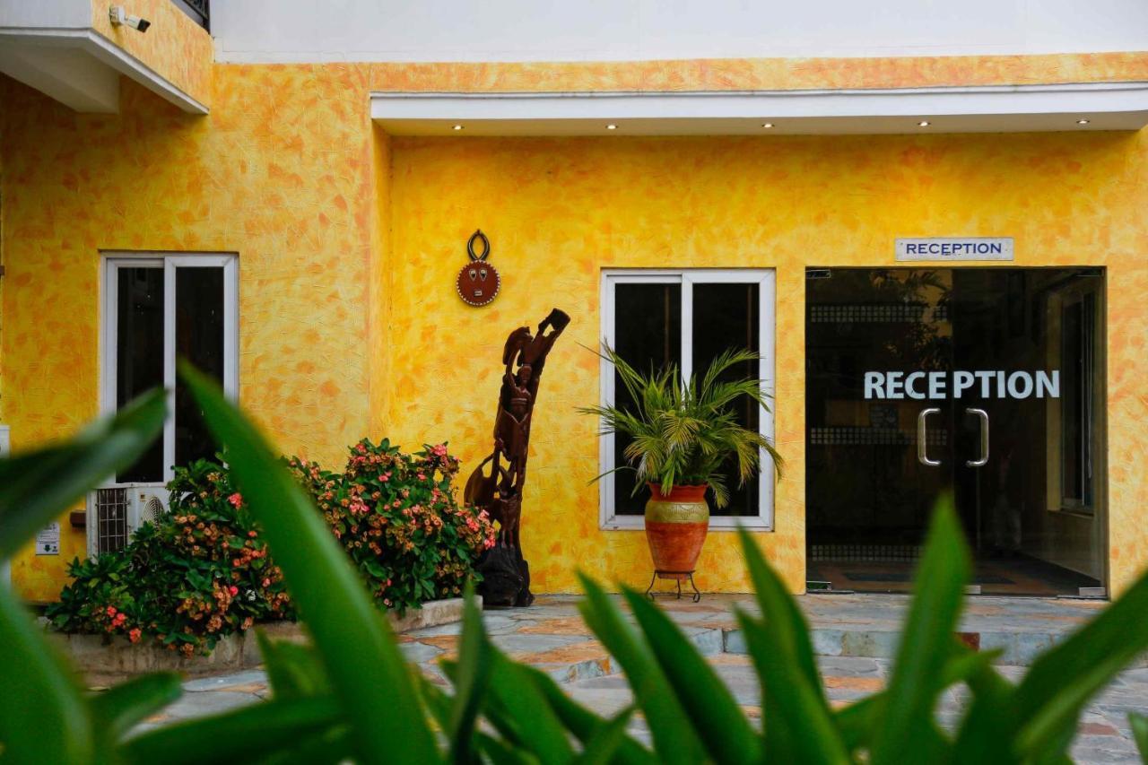 Midindi Hotel Acra Exterior foto
